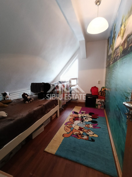  Apartament la mansardă ,3 camere, mobilat și utilat zona Ipas 
