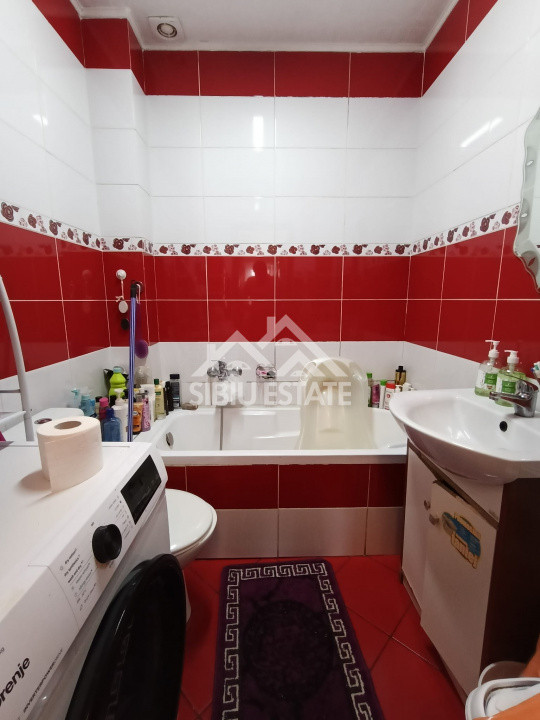  Apartament la mansardă ,3 camere, mobilat și utilat zona Ipas 