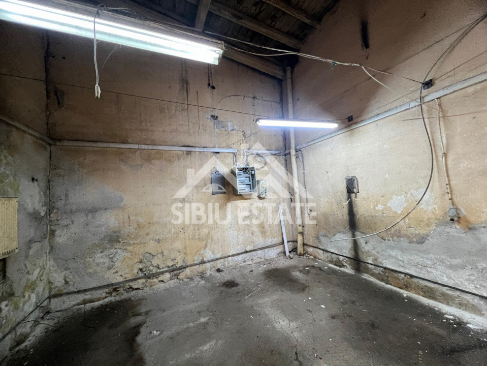 Spatiu cu potential – 174 mp, inaltime mare zona centrala, Zidului