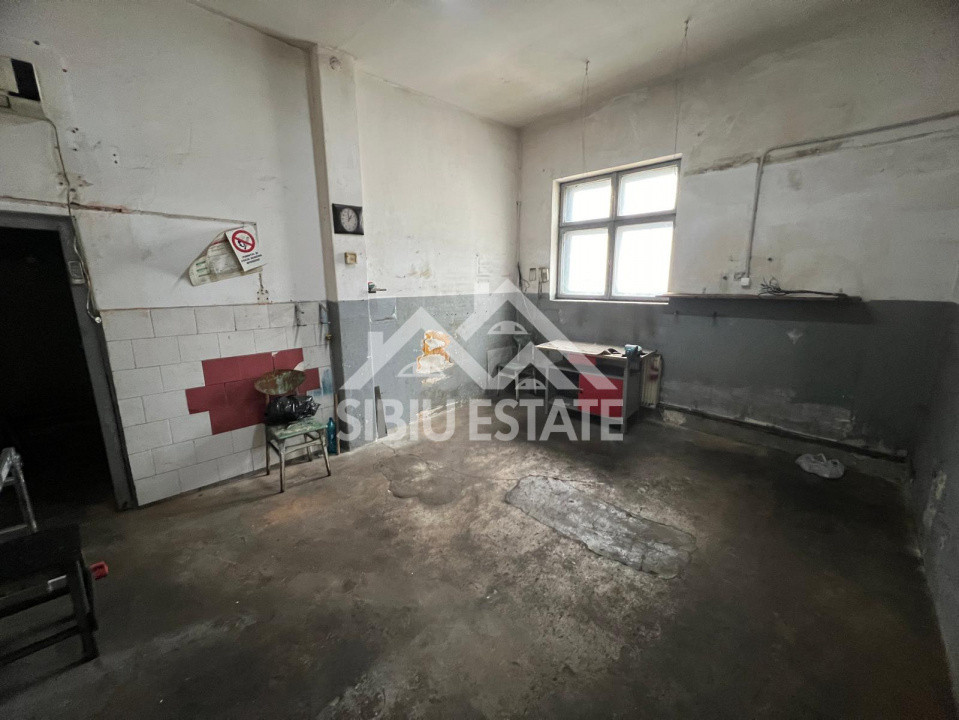 Spatiu cu potential – 174 mp, inaltime mare zona centrala, Zidului