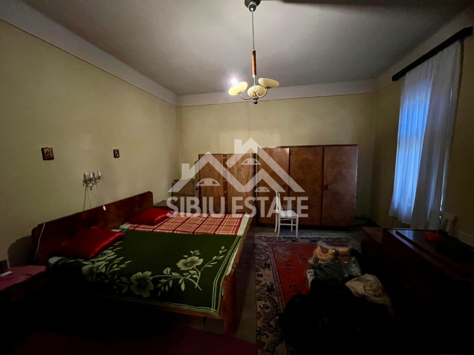 Apartament spațios la casă , 3 camere, zona Piața Cibin