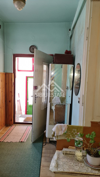 Apartament spațios la casă , 3 camere, zona Piața Cibin