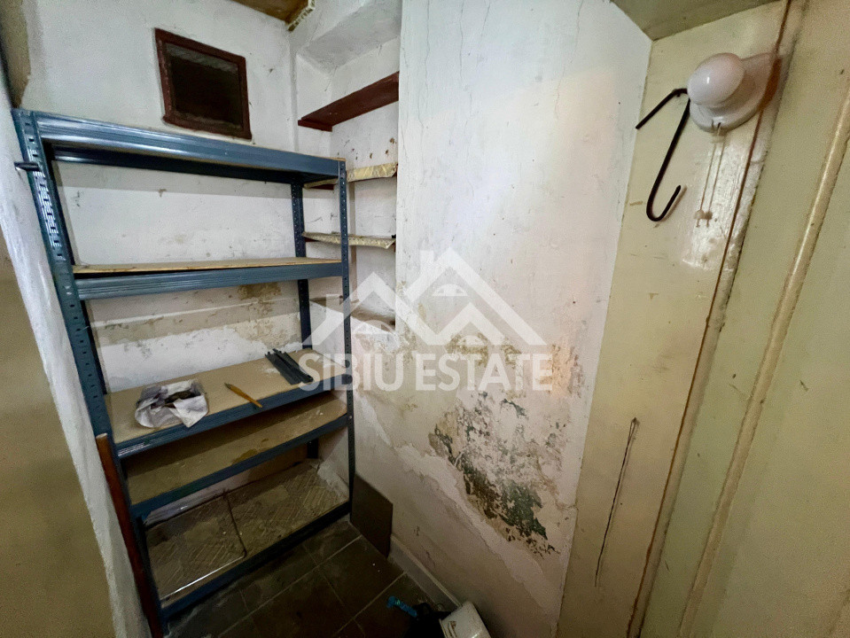 Apartament spațios la casă , 3 camere, zona Piața Cibin
