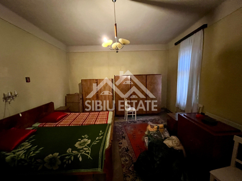 Apartament spațios la casă , 3 camere, zona Piața Cibin