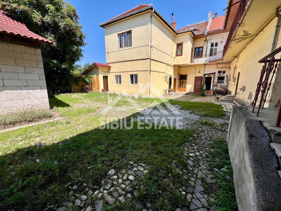 Apartament spațios la casă , 3 camere, zona Piața Cibin