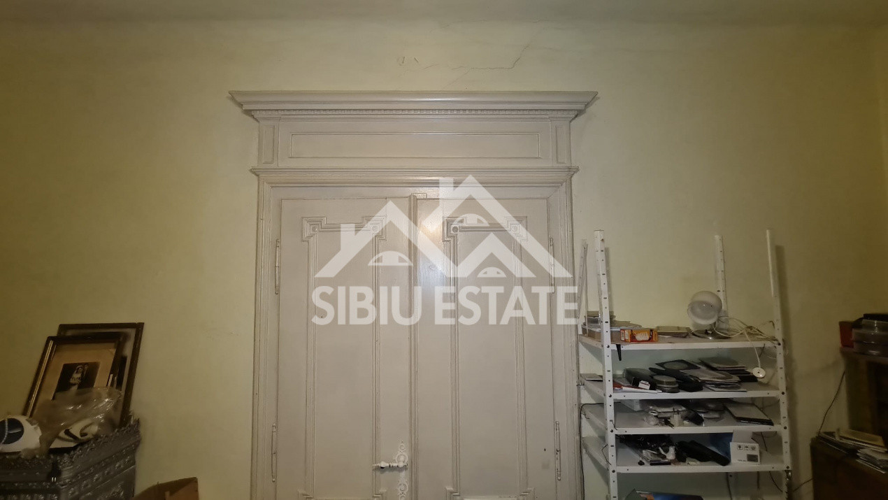 Apartament spațios la casă , 3 camere, zona Piața Cibin