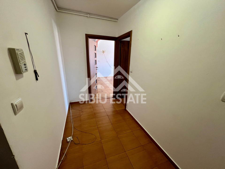 Apartament 3 camere logie si pivnita Mihai Viteazu, Iorga scoala 6