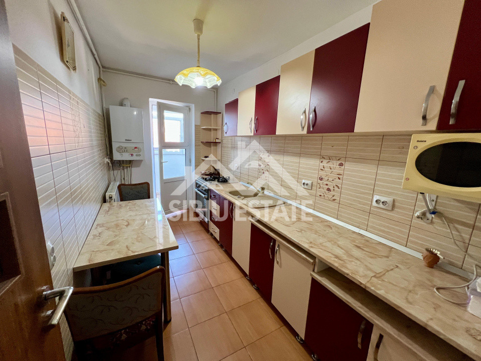 Apartament 3 camere logie si pivnita Mihai Viteazu, Iorga scoala 6
