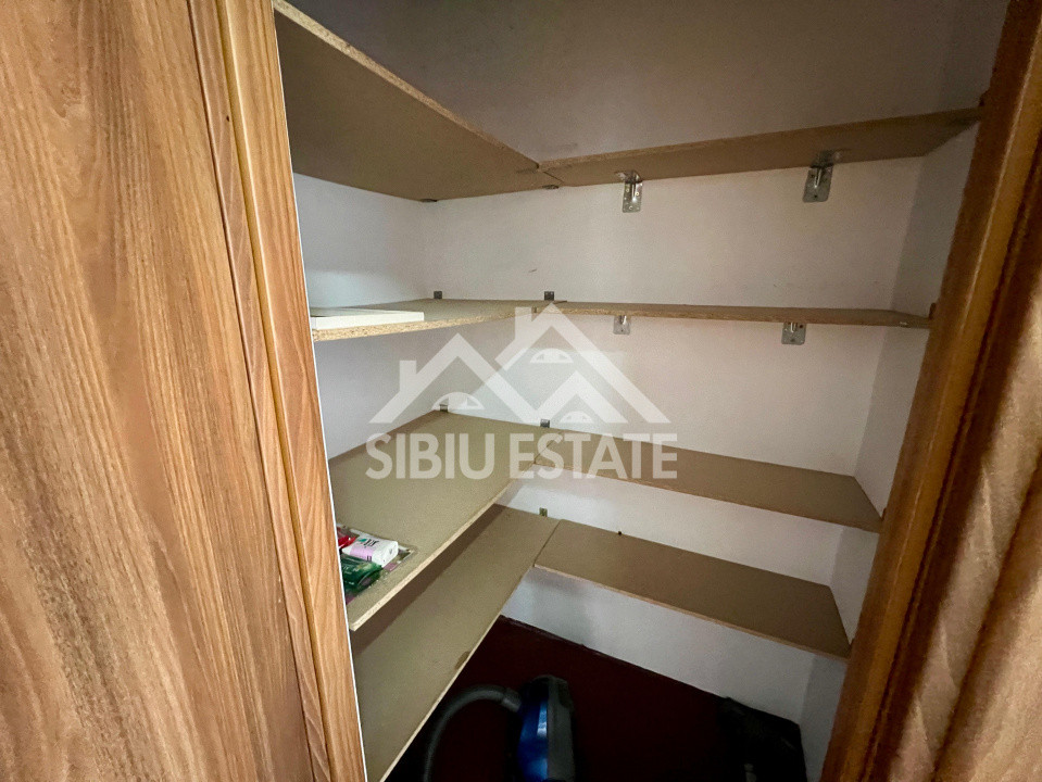 Apartament 3 camere logie si pivnita Mihai Viteazu, Iorga scoala 6