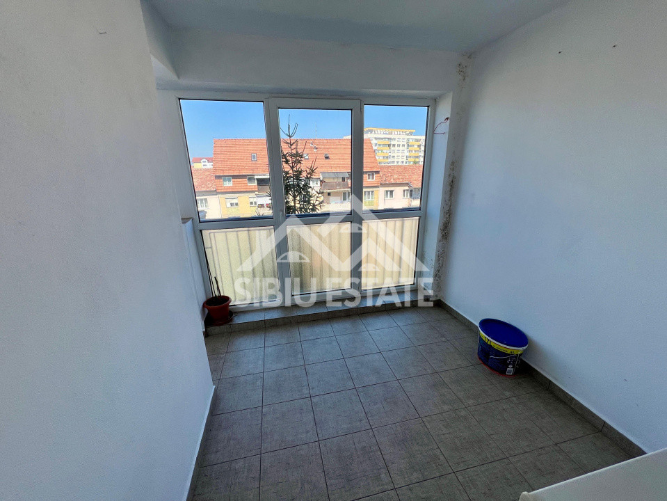Apartament 3 camere logie si pivnita Mihai Viteazu, Iorga scoala 6