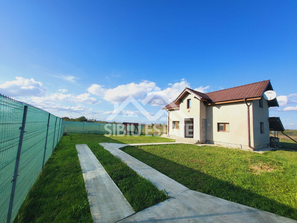  Casă individuală cu 3 camere, curte generoasă, casa de apa