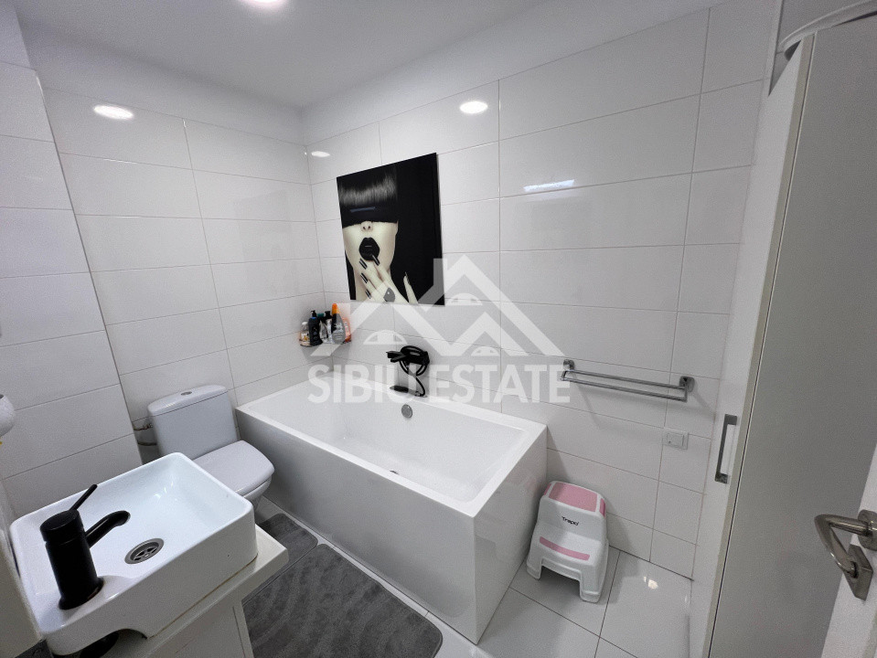 Apartament super luminos, 3 camere, 2 bai 82 mp, zona Doamna Stanca