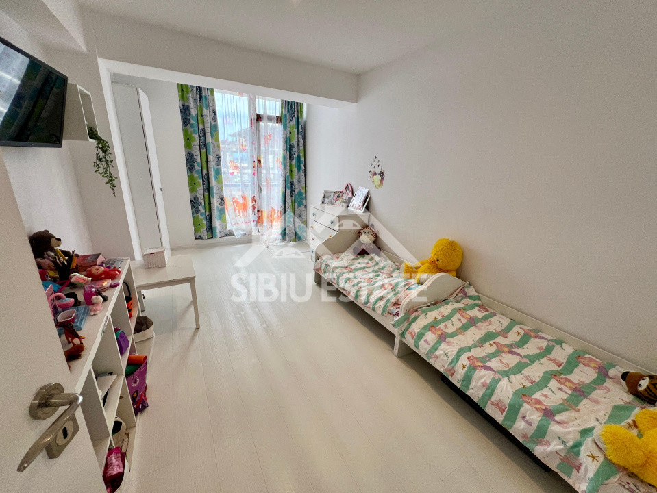 Apartament super luminos, 3 camere, 2 bai 82 mp, zona Doamna Stanca