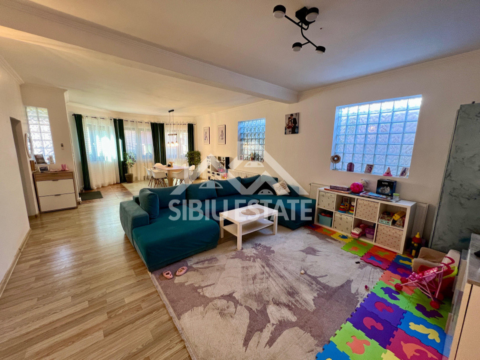 Casa moderna, spațioasa, curte generoasa pe un nivel în Sura Mare