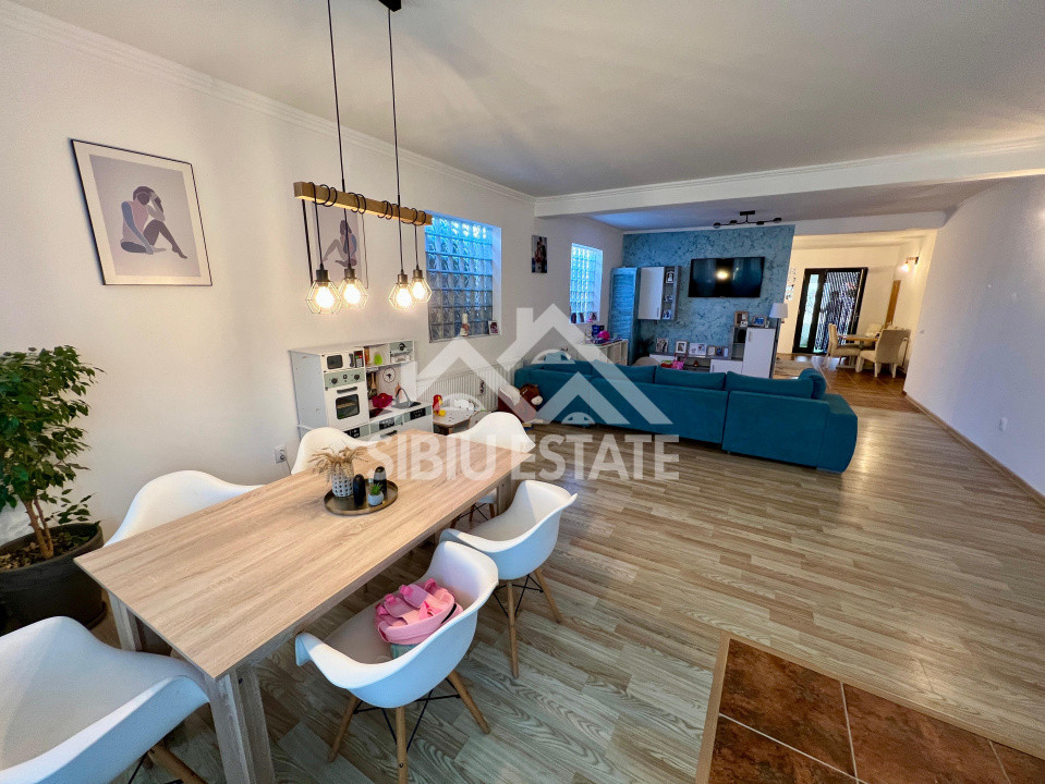 Casa moderna, spațioasa, curte generoasa pe un nivel în Sura Mare