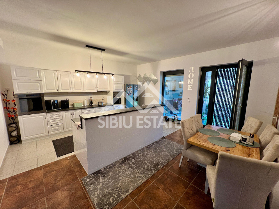 Casa moderna, spațioasa, curte generoasa pe un nivel în Sura Mare