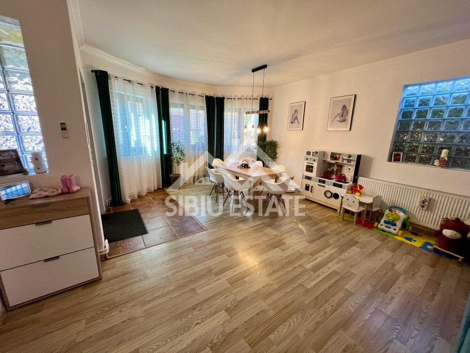 Casa moderna, spațioasa, curte generoasa pe un nivel în Sura Mare