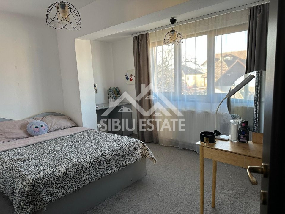 Casa tip duplex 5 camere 350 mp teren terasa cu zona gratar si pivnita