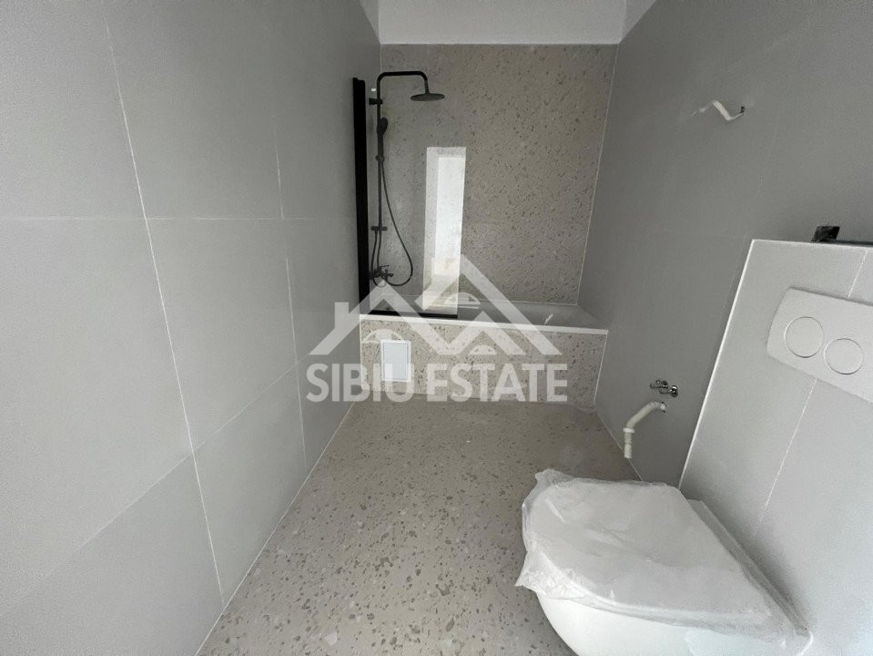 Apartament modern 2 camere balcon 8 mp etaje superioare  zona Brana 