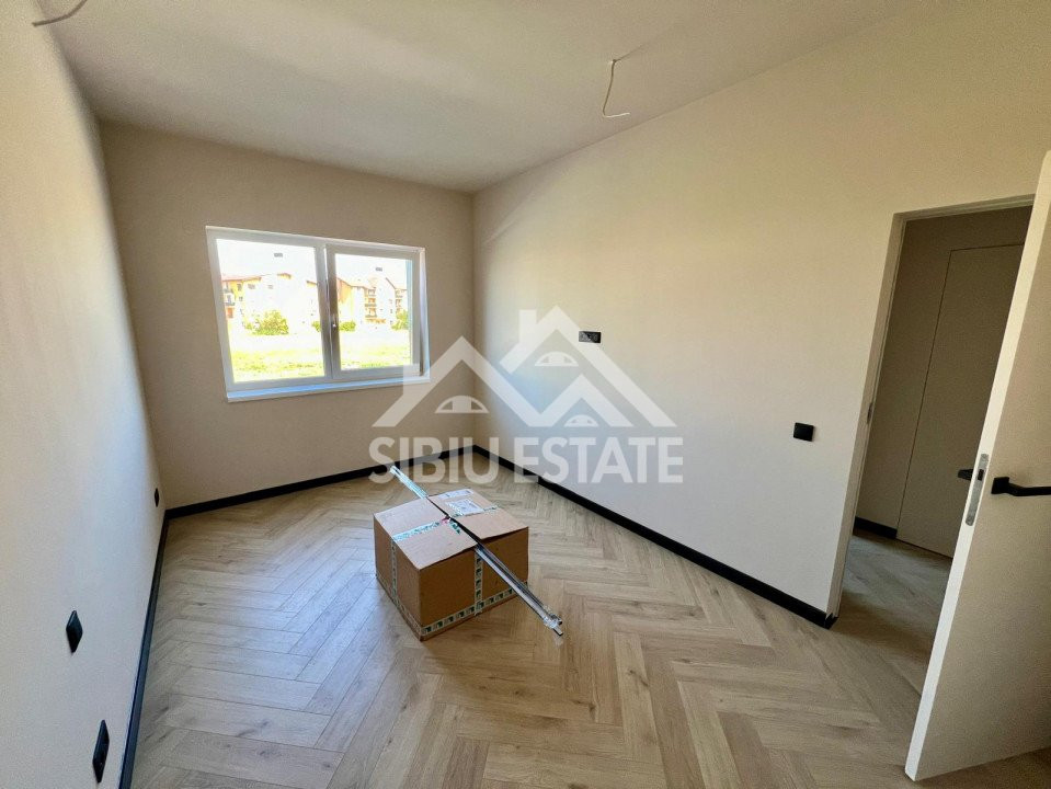Apartament cu 3 camere, terasă, balcon și grădină generoasă de 42 mp! 