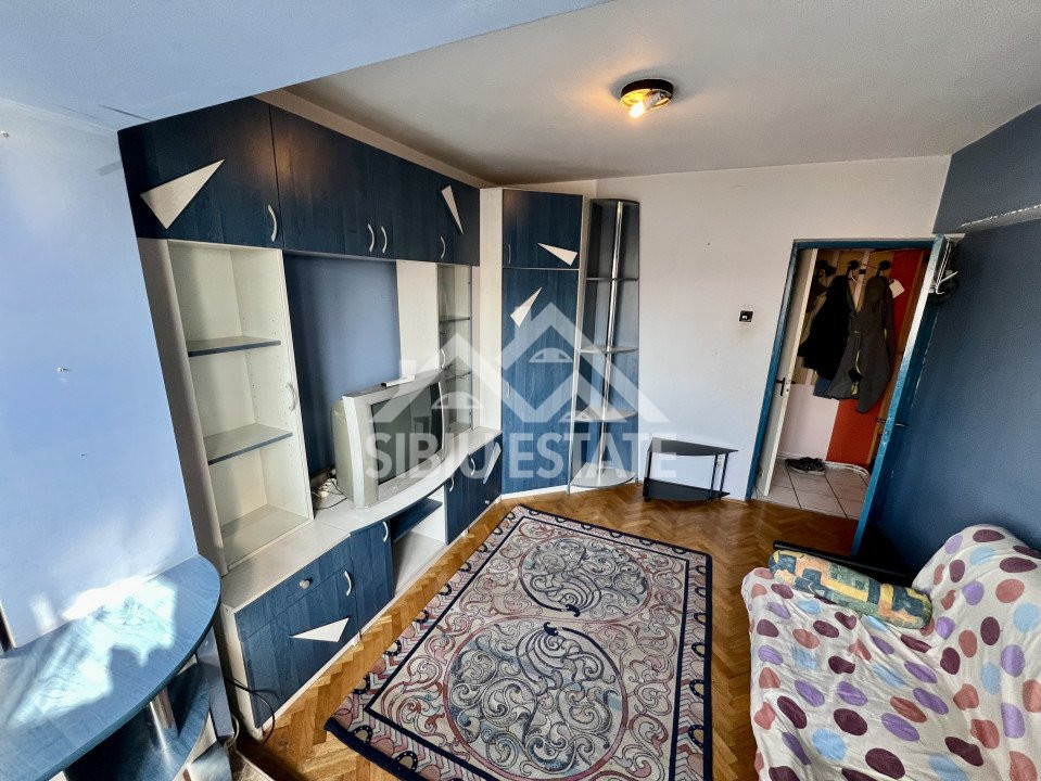 Apartament 4 camere etaj 3 intermediar  str Abatorului/Gara Mare 