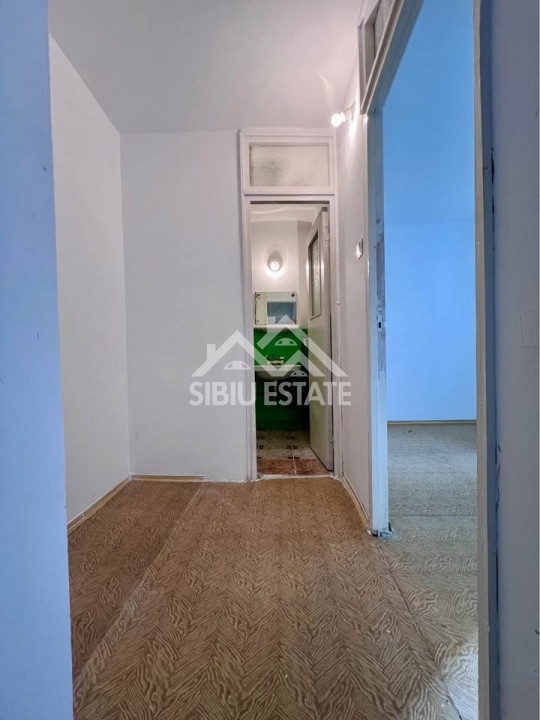 Apartament 4 camere etaj 1, 2 balcoane si pivnita, Sibiu,  Semaforului