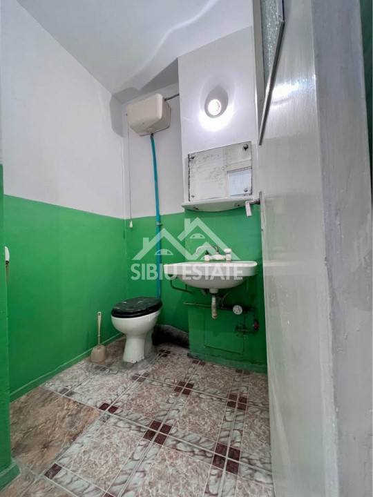 Apartament 4 camere etaj 1, 2 balcoane si pivnita, Sibiu,  Semaforului