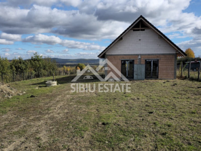 Casa 130 mp, teren 2800 mp, priveliște superbă – Marginimea Sibiului
