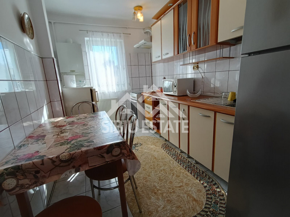 Apartament de vanzare cu 3 camere, decomandat, 2 balcoane, pivnita - 55 mp