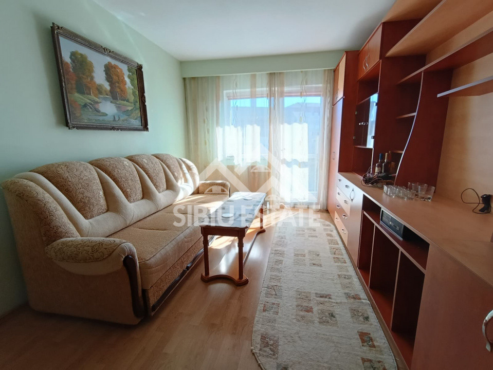 Apartament de vanzare cu 3 camere, decomandat, 2 balcoane, pivnita - 55 mp