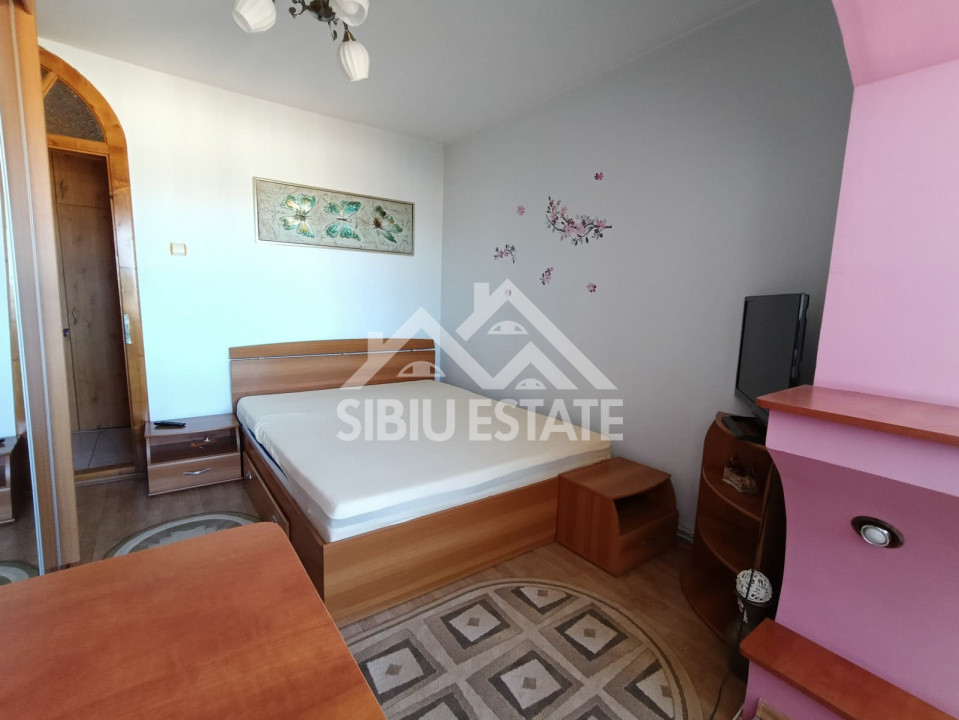 Apartament de vanzare cu 3 camere, decomandat, 2 balcoane, pivnita - 55 mp