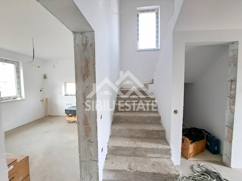 Casa Selimbar 4 camere, 2 bai, terasa, curte cu filigorie