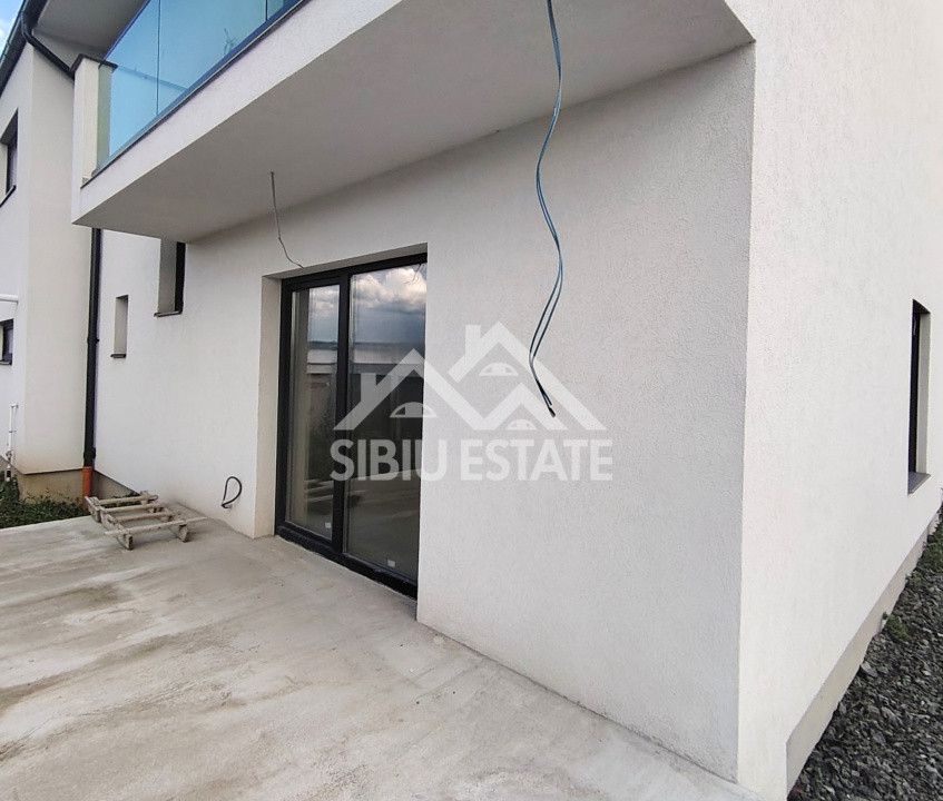 Casa 4 camere, 3 bai, garaj si curte larga, Sibiu Selimbar