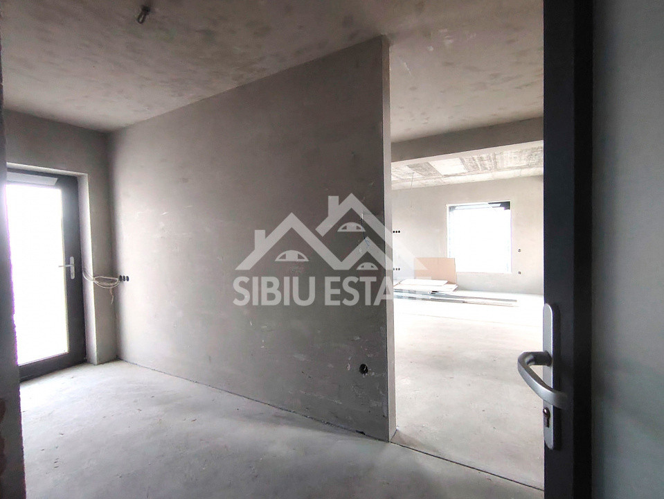 Casa 4 camere, 3 bai, garaj si curte larga, Sibiu Selimbar