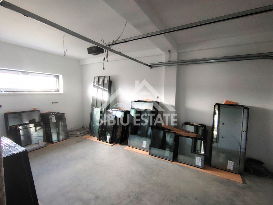 Casa 4 camere, 3 bai, garaj si curte larga, Sibiu Selimbar