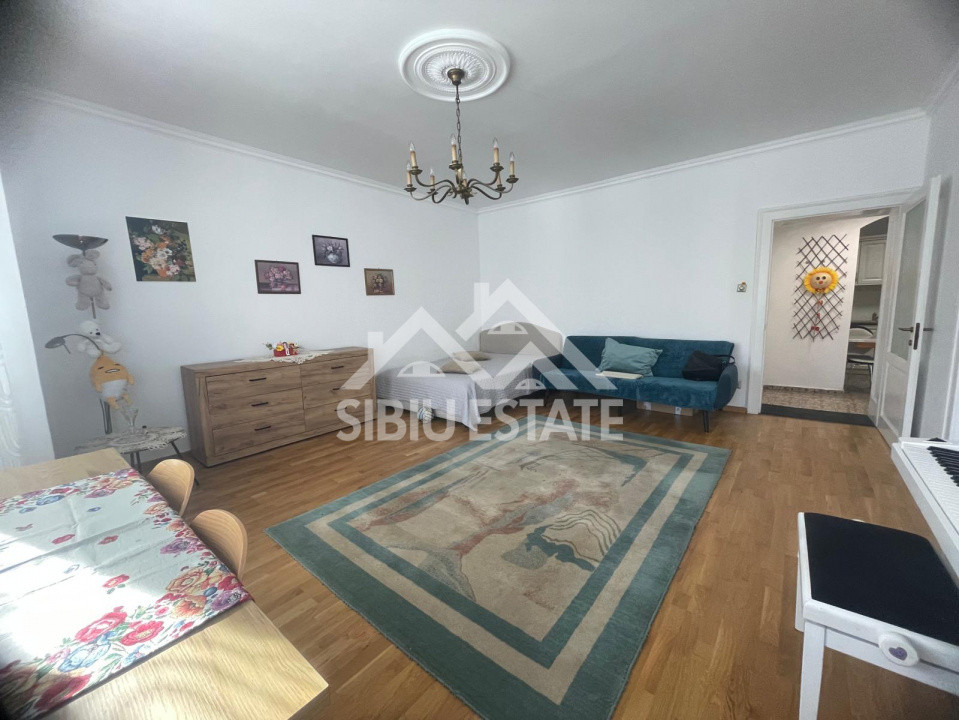 Apartament de inchiriat in centrul istoric, cu 2 camere, mobilat si utilat