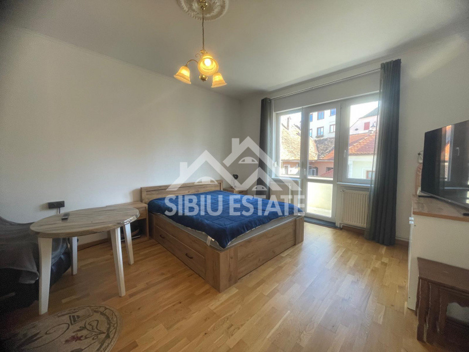 Apartament de inchiriat in centrul istoric, cu 2 camere, mobilat si utilat