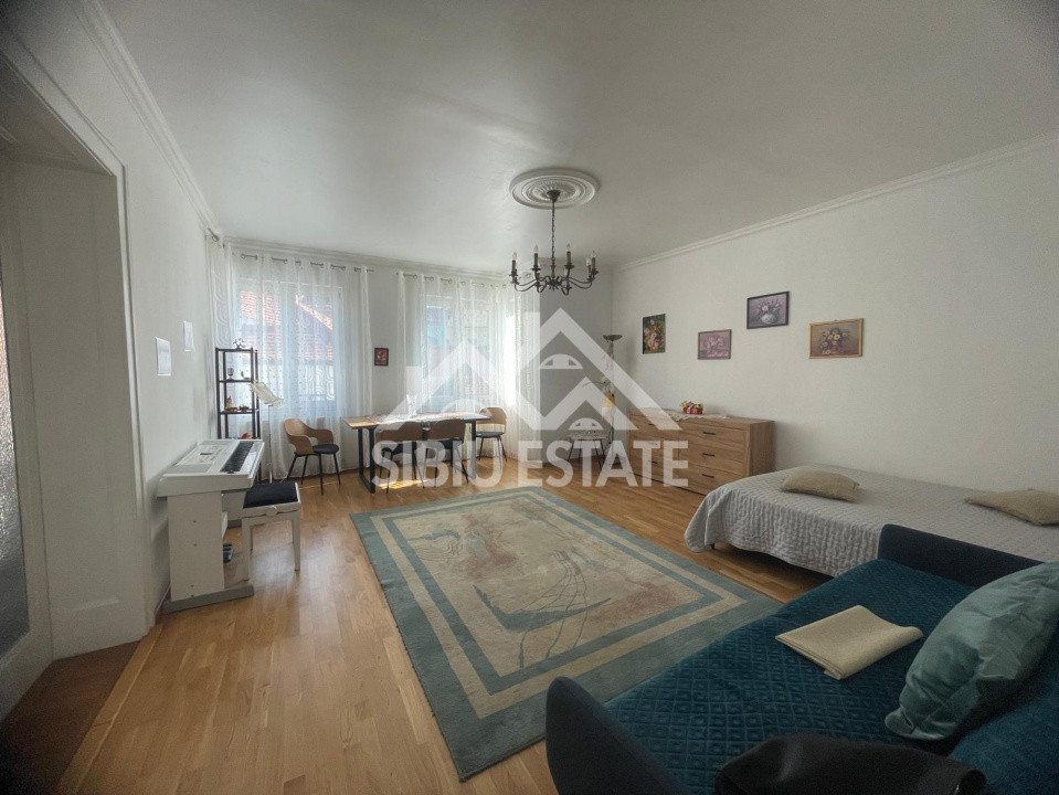 Apartament de inchiriat in centrul istoric, cu 2 camere, mobilat si utilat