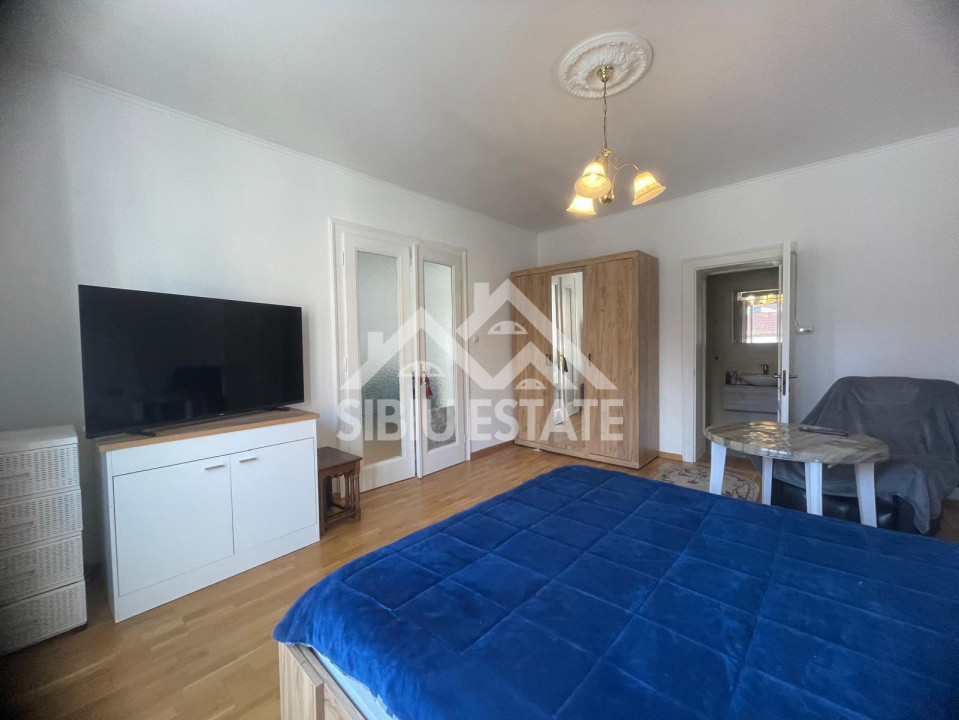 Apartament de inchiriat in centrul istoric, cu 2 camere, mobilat si utilat