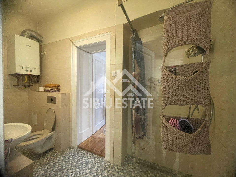 Apartament de inchiriat in centrul istoric, cu 2 camere, mobilat si utilat