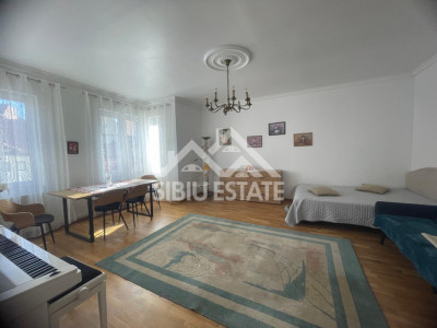 Apartament de inchiriat in centrul istoric, cu 2 camere, mobilat si utilat