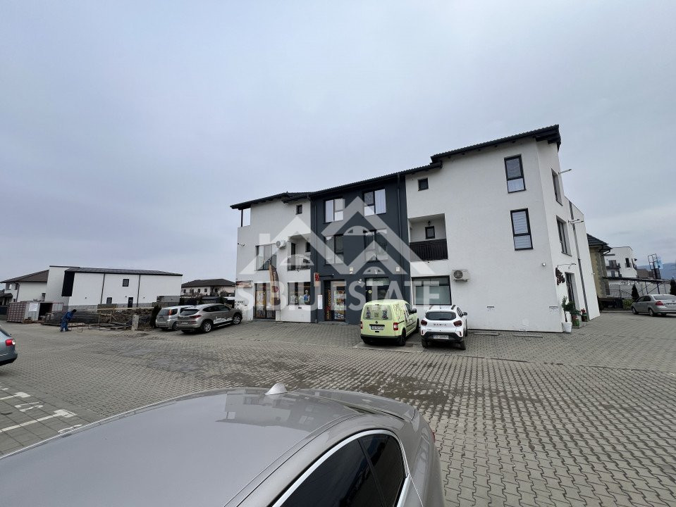 Spatiu comercial cu vitrina, 93 mp, 4 locuri parcare Calea Cisnadiei