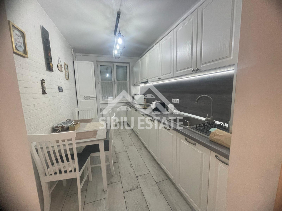 Apartament de inchiriat, cu 2 camere- zona Centrala, mobilat si utilat 