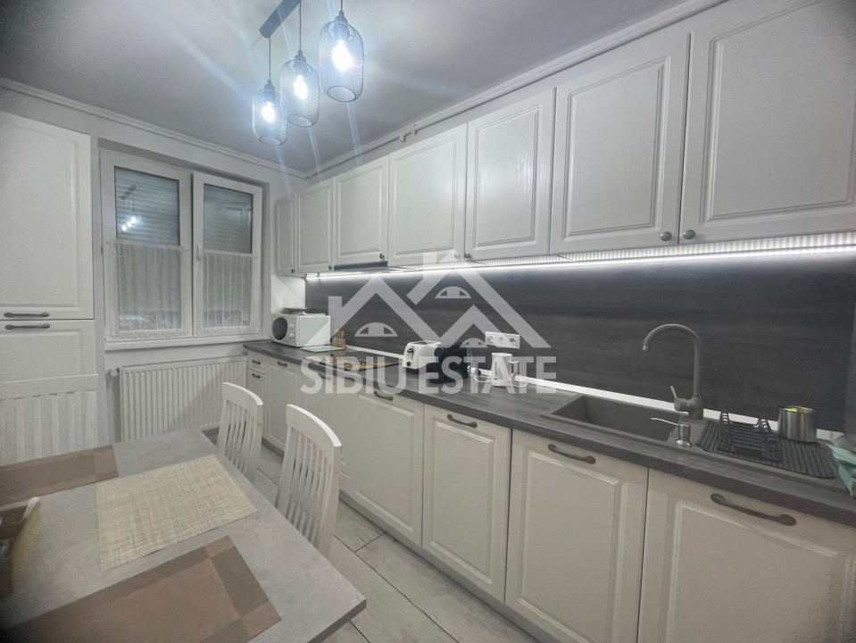 Apartament de inchiriat, cu 2 camere- zona Centrala, mobilat si utilat 