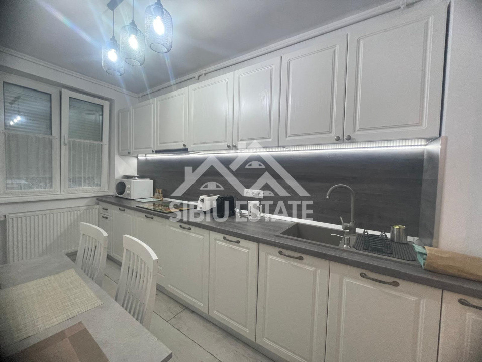 Apartament de inchiriat, cu 2 camere- zona Centrala, mobilat si utilat 