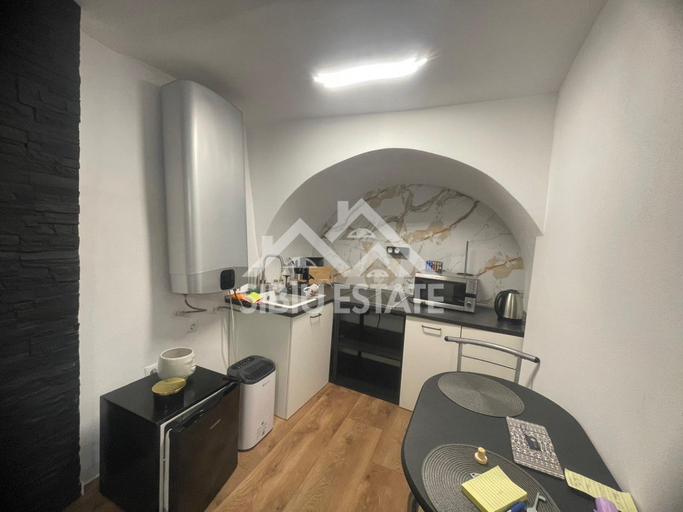 Garsonieră modernă, de vanzare, ultracentral–ideală pentru locuit sau investitie