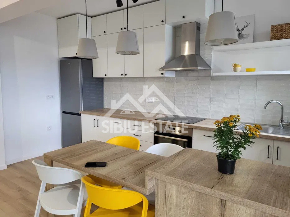 Apartament de inchiriat cu 2 camere,mobilat si utilat,  lift, loc de parcarare