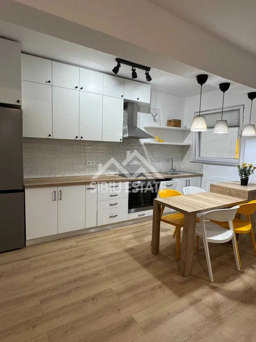 Apartament de inchiriat cu 2 camere,mobilat si utilat,  lift, loc de parcarare