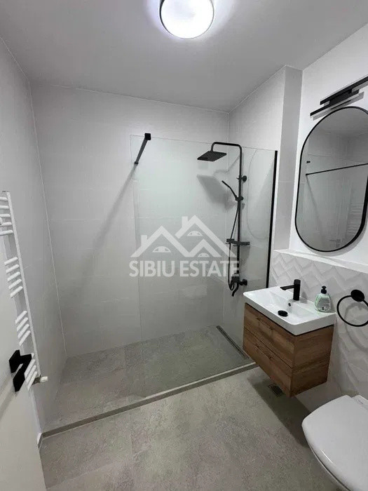 Apartament de inchiriat cu 2 camere,mobilat si utilat,  lift, loc de parcarare