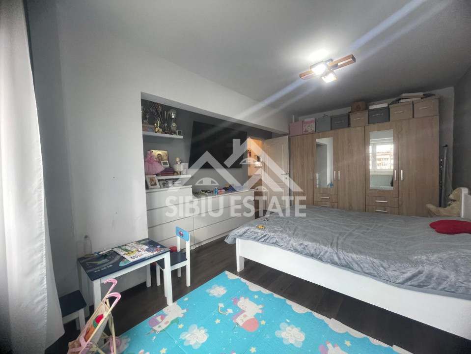 Apartament de vanzare cu 3 camere,2 bai,pivnita s.u 63.4 mp-Cartier Valea Aurie 